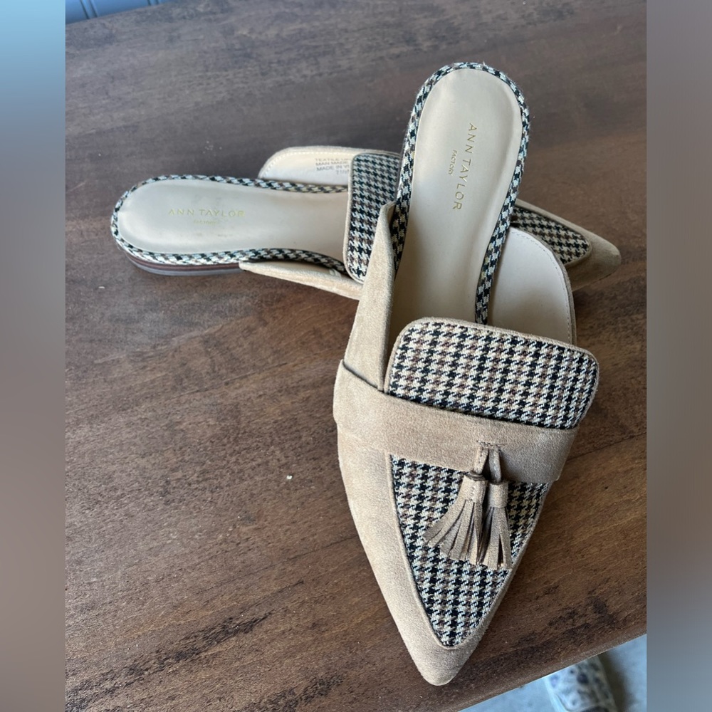 Ann Taylor Shoes Womens 7.5 M Mules Plaid Tan Brwn Tassel Slip on Career Comfort - Picture 5 of 7